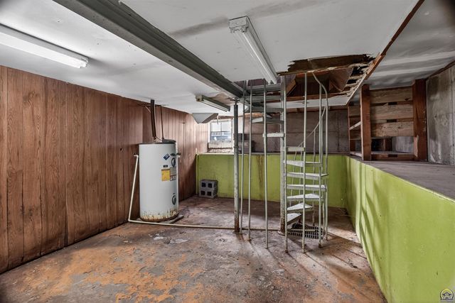 16325 R RD, Mayetta, KS 66509