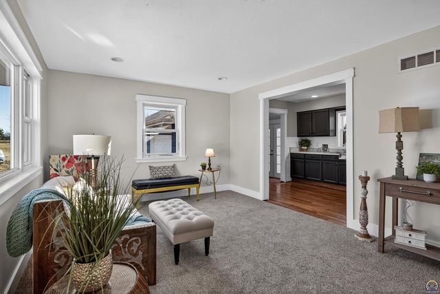 16325 R RD, Mayetta, KS 66509