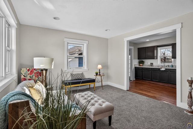 16325 R RD, Mayetta, KS 66509