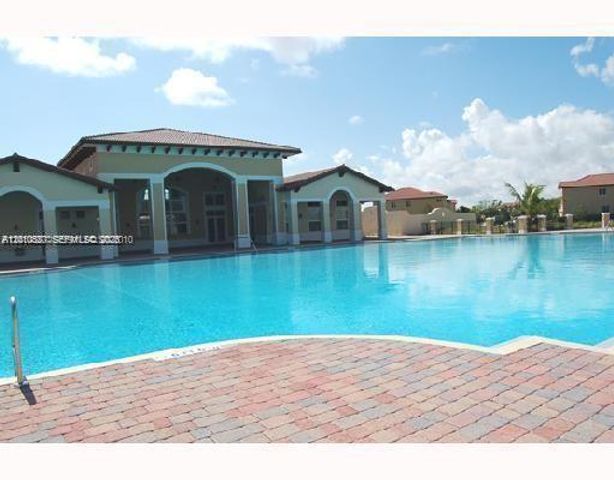 9353 SW 227th St 6-21, Cutler Bay, FL 33190