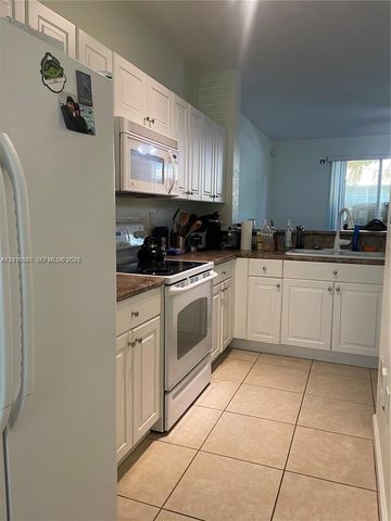 9353 SW 227th St 6-21, Cutler Bay, FL 33190