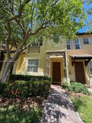 9353 SW 227th St 6-21, Cutler Bay, FL 33190