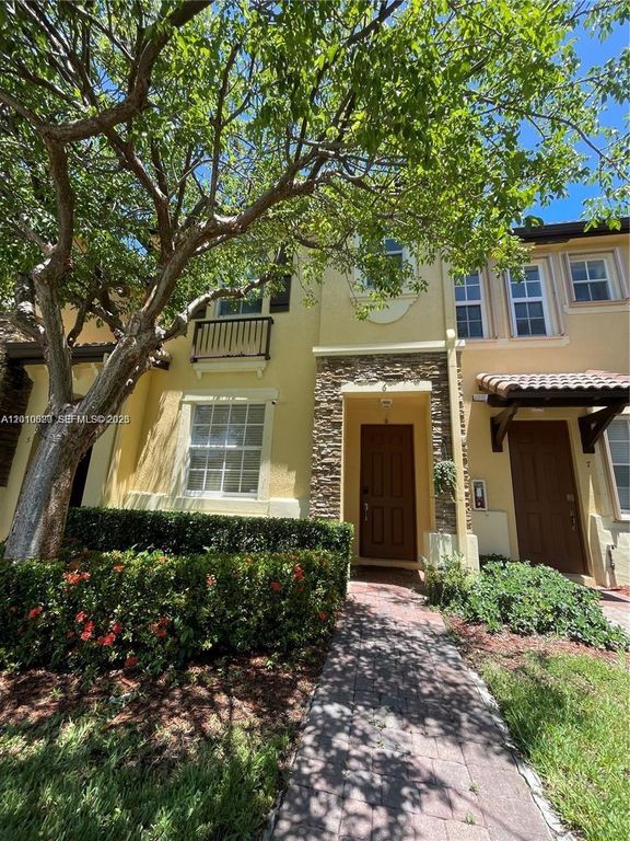 9353 SW 227th St 6-21, Cutler Bay, FL 33190