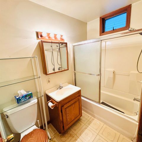 222 S Madison Avenue, Bay City, MI 48708
