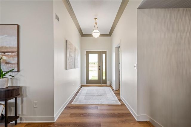 2002 SE Oak Ridge Drive, Oak Grove, MO 64075