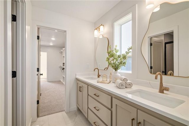 2002 SE Oak Ridge Drive, Oak Grove, MO 64075