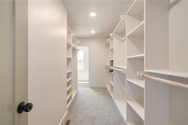 2002 SE Oak Ridge Drive, Oak Grove, MO 64075