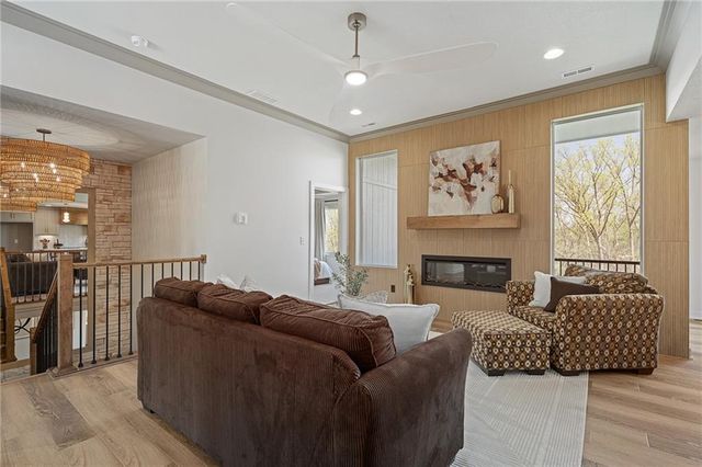 2002 SE Oak Ridge Drive, Oak Grove, MO 64075
