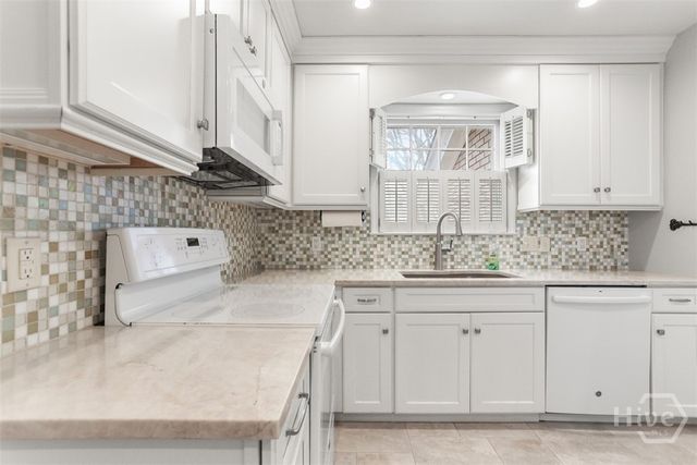 535 E 52 Street, Savannah, GA 31405