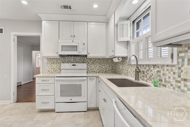 535 E 52 Street, Savannah, GA 31405