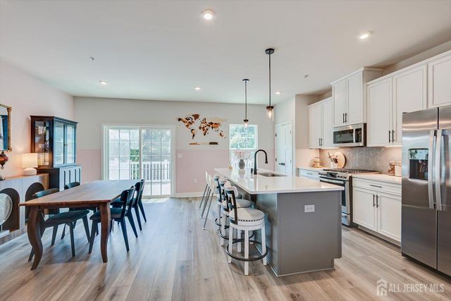 220 Anchor Way, Aberdeen, NJ 07721