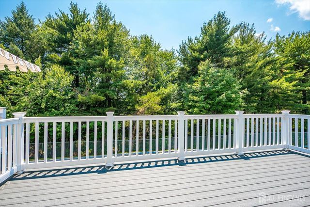 220 Anchor Way, Aberdeen, NJ 07721
