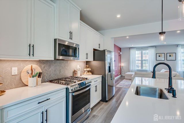 220 Anchor Way, Aberdeen, NJ 07721