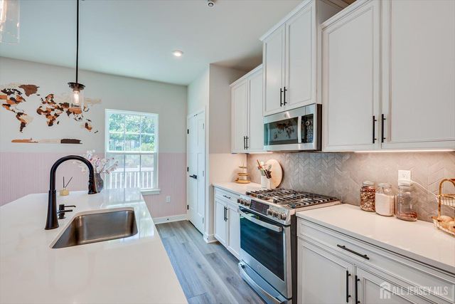 220 Anchor Way, Aberdeen, NJ 07721