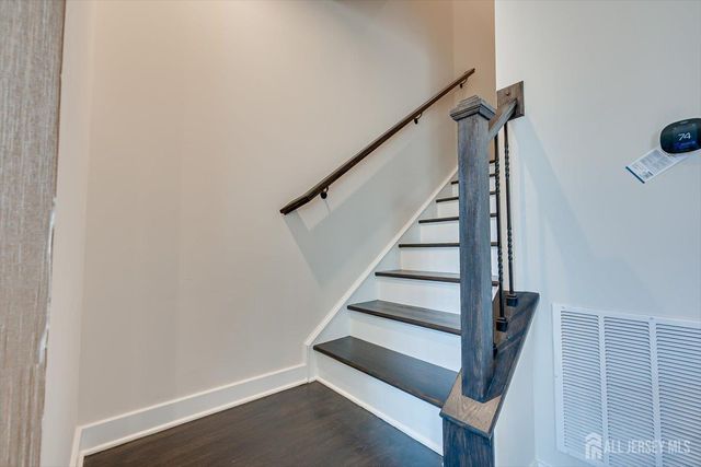 220 Anchor Way, Aberdeen, NJ 07721