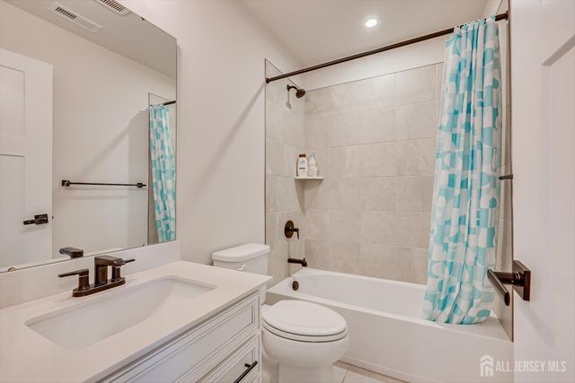 220 Anchor Way, Aberdeen, NJ 07721