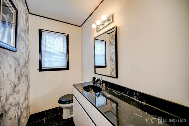 21 Warren Drive, Old Bridge, NJ 08857