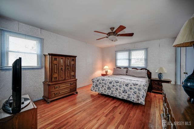 21 Warren Drive, Old Bridge, NJ 08857