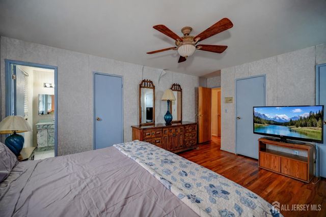 21 Warren Drive, Old Bridge, NJ 08857