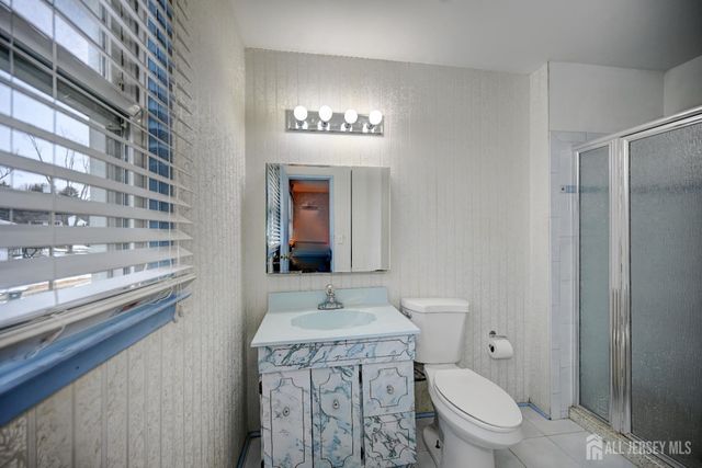 21 Warren Drive, Old Bridge, NJ 08857