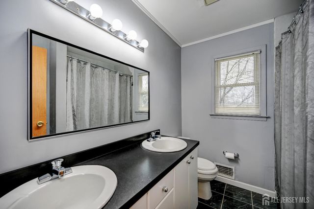 21 Warren Drive, Old Bridge, NJ 08857