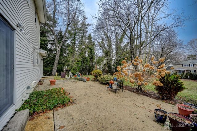 21 Warren Drive, Old Bridge, NJ 08857