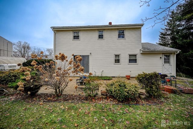 21 Warren Drive, Old Bridge, NJ 08857