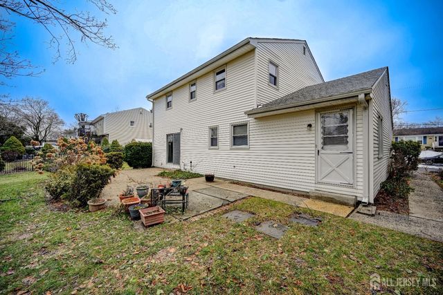 21 Warren Drive, Old Bridge, NJ 08857