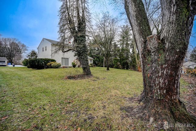 21 Warren Drive, Old Bridge, NJ 08857