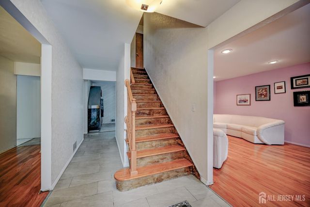 21 Warren Drive, Old Bridge, NJ 08857