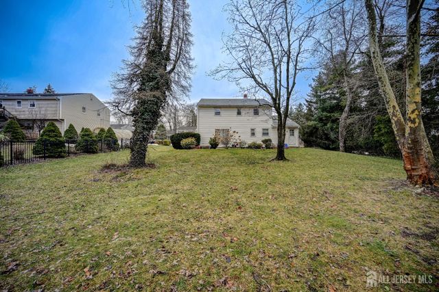 21 Warren Drive, Old Bridge, NJ 08857