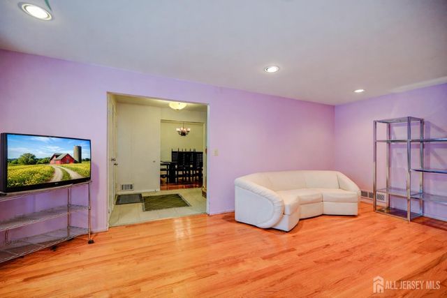 21 Warren Drive, Old Bridge, NJ 08857