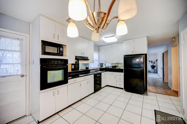 21 Warren Drive, Old Bridge, NJ 08857