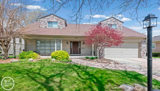 812 Moorland Drive, Grosse Pointe Woods, MI 48236