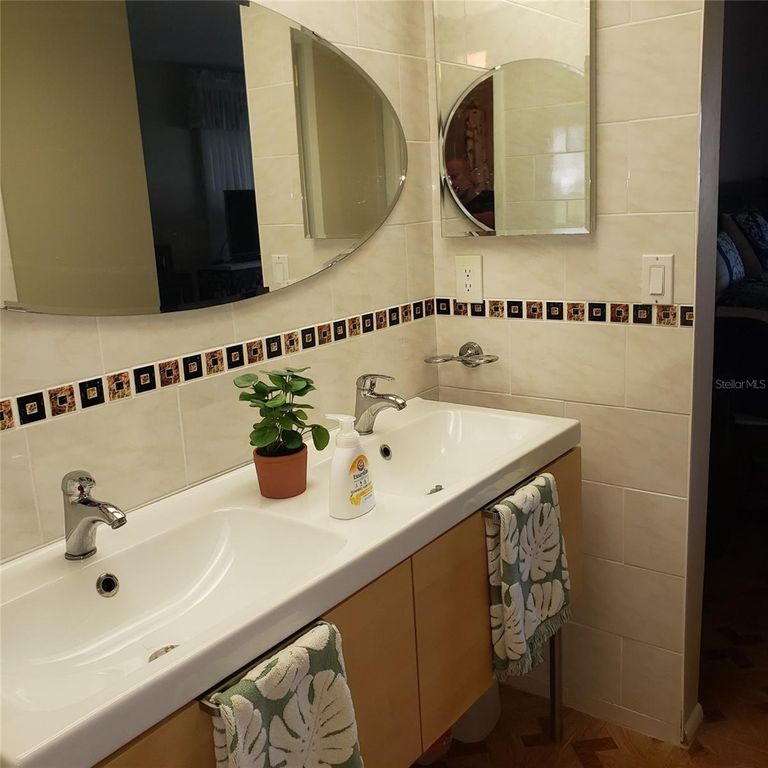 Image 14 of property listing at 113 NINA WAY 113, Oldsmar, FL 34677