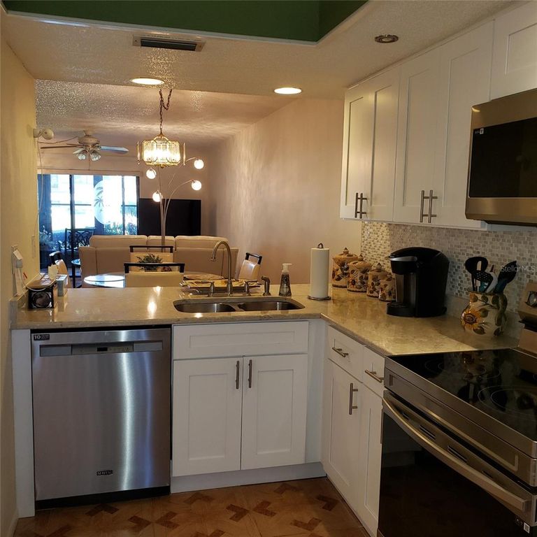 Image 17 of property listing at 113 NINA WAY 113, Oldsmar, FL 34677