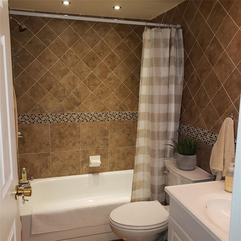 Image 20 of property listing at 113 NINA WAY 113, Oldsmar, FL 34677