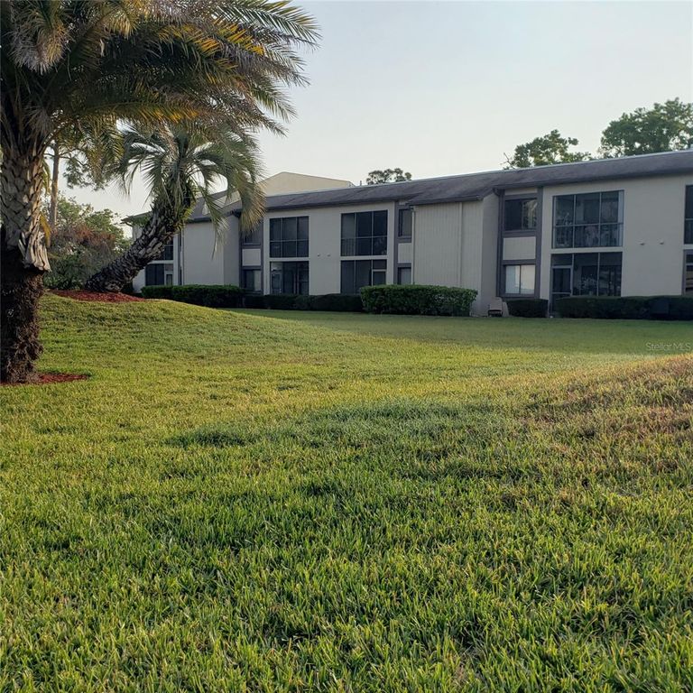 Image 4 of property listing at 113 NINA WAY 113, Oldsmar, FL 34677