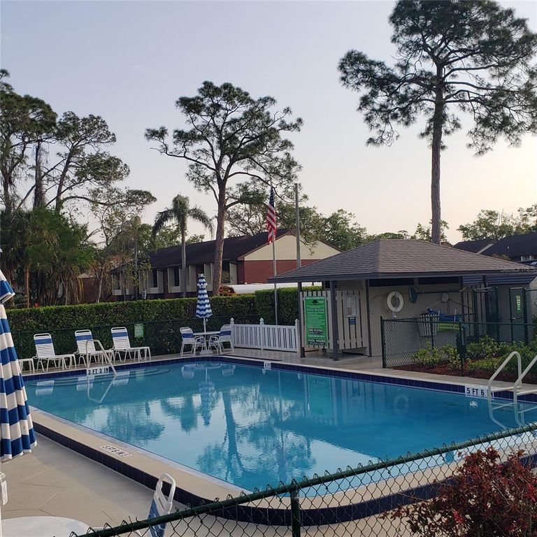Image 5 of property listing at 113 NINA WAY 113, Oldsmar, FL 34677