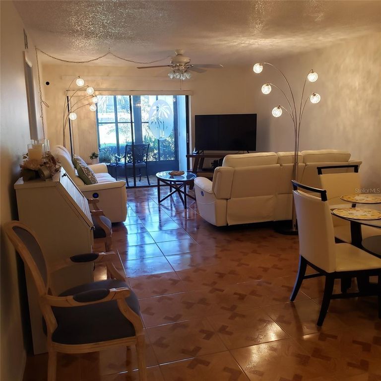 Image 7 of property listing at 113 NINA WAY 113, Oldsmar, FL 34677