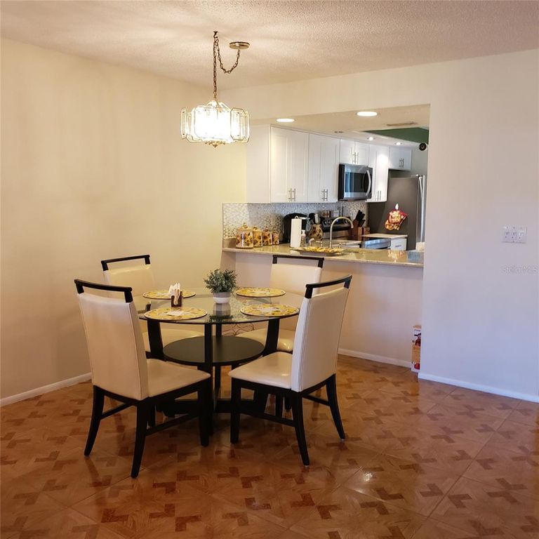 Image 8 of property listing at 113 NINA WAY 113, Oldsmar, FL 34677