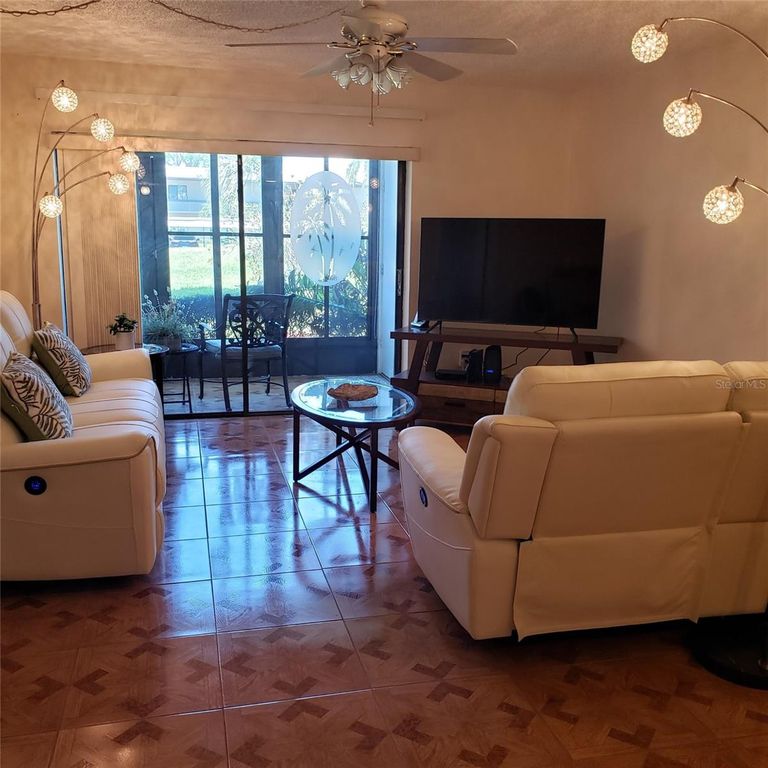 Image 9 of property listing at 113 NINA WAY 113, Oldsmar, FL 34677
