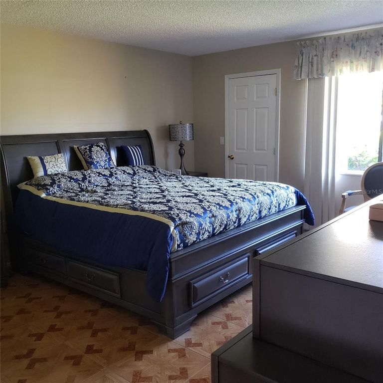 Image 10 of property listing at 113 NINA WAY 113, Oldsmar, FL 34677