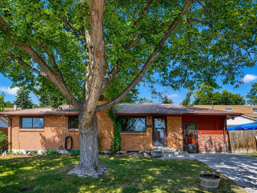 5677 S King St, Littleton, CO 80123