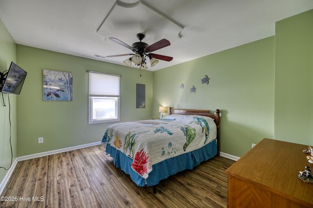 1041 1st Street, Surf City, NC 28445