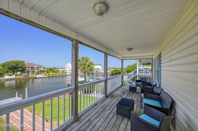 1041 1st Street, Surf City, NC 28445