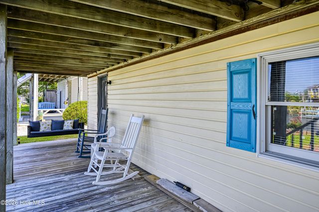 1041 1st Street, Surf City, NC 28445