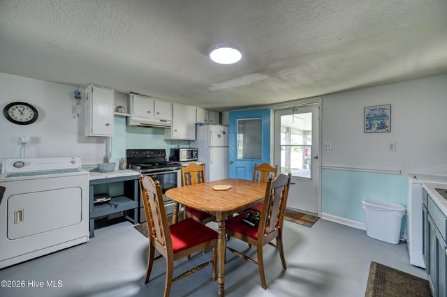 1041 1st Street, Surf City, NC 28445