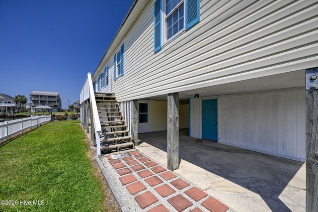 1041 1st Street, Surf City, NC 28445