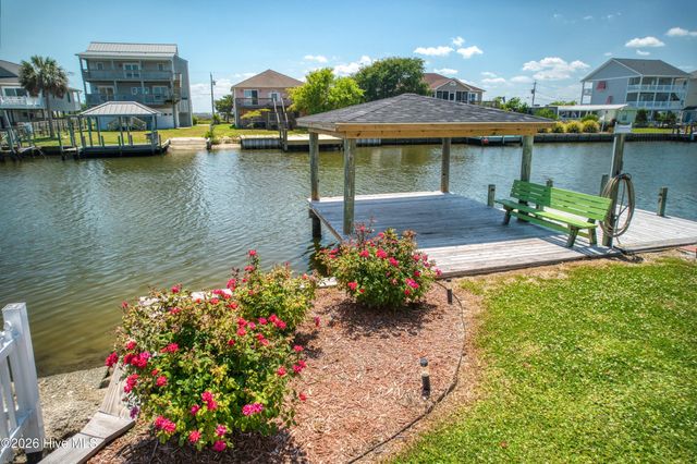 1041 1st Street, Surf City, NC 28445